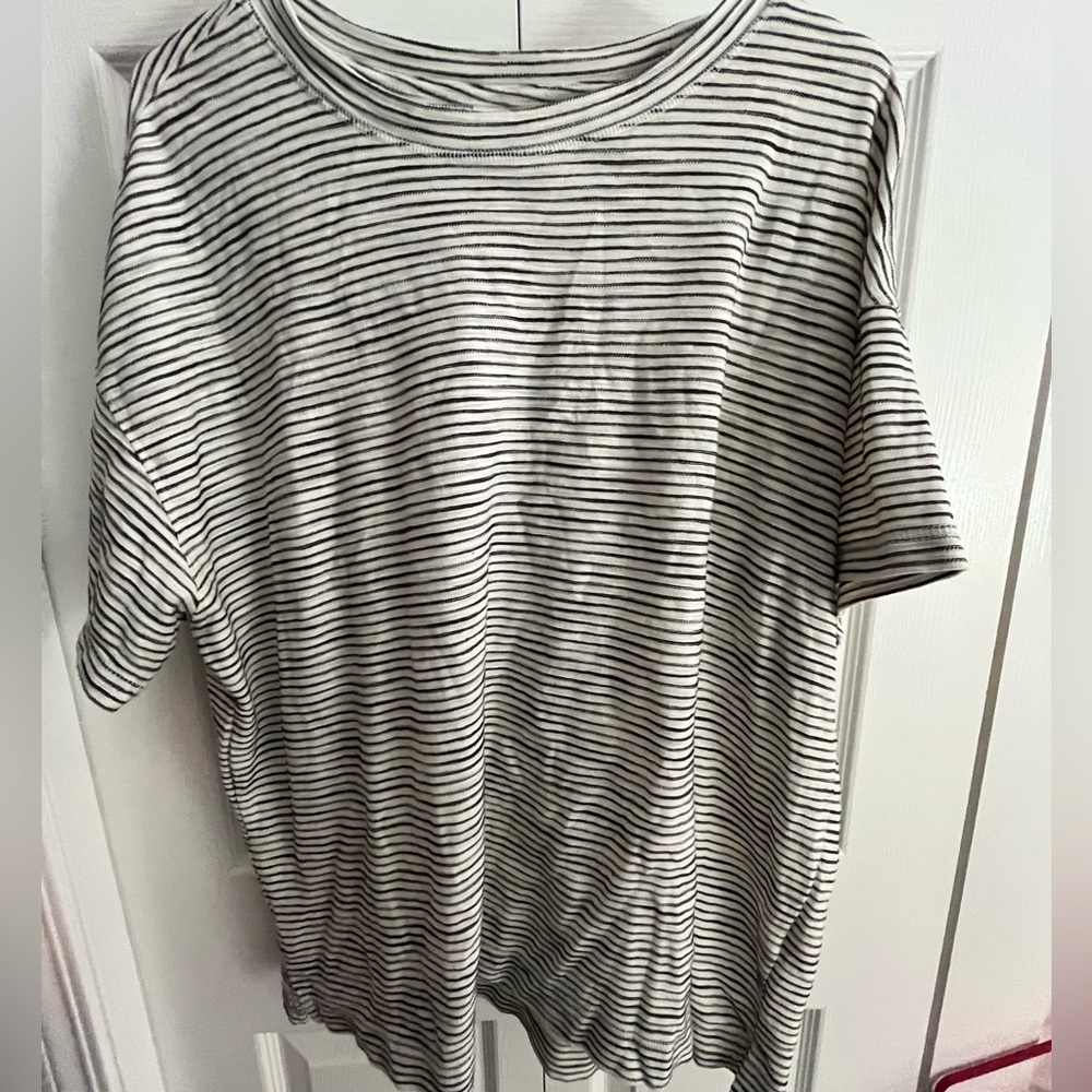 OLD NAVY black and white ribbed tee